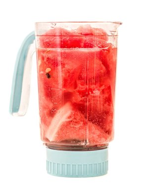 bir güler yüzlü bir karıştırıcıda yapma. Blender ile beyaz arka plan üzerinde izole karpuz