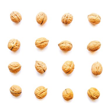 Beyaz arka plan üzerinde izole ceviz desen. sağlıklı gıda desen