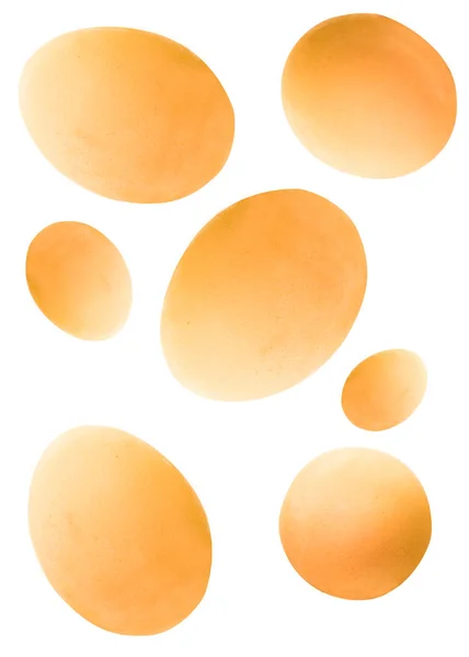 Ovos de galinha caindo de tamanho diferente isolados em fundo branco — Fotografia de Stock