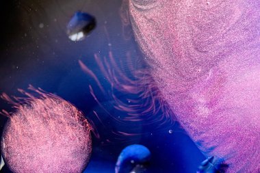 Soyut arka plan. Su daki yağ kabarcıkları gezegen ilerler veya uzayı yakın hale getirir