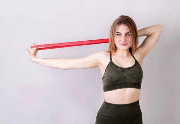 Fitness Desporto Jovem Mulher Apta Fazer Exercícios Com Uma Banda — Fotografia de Stock