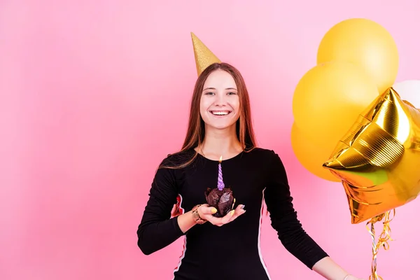 Verjaardagsfeestje Tiener Verjaardag Meisje Met Cupcake Gouden Ballonnen — Stockfoto