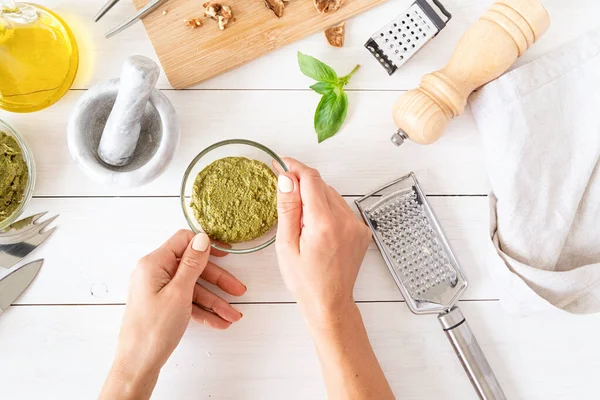 Passo Passo Cozinhar Molho Pesto Italiano Passo Misturar Todos Ingredientes — Fotografia de Stock