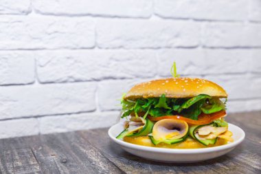 Kırmızı hamburger, taze sandviç, sağlıklı gıda