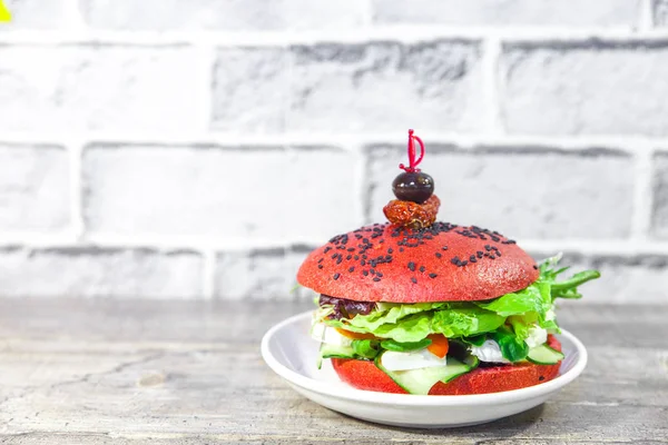 Kırmızı hamburger, taze sandviç, sağlıklı gıda