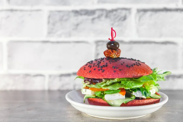 Kırmızı hamburger, taze sandviç, sağlıklı gıda