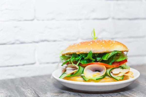 Kırmızı hamburger, taze sandviç, sağlıklı gıda