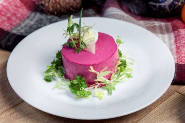 Rus yılbaşı salatası, ringa balığı bir kürk manto altında