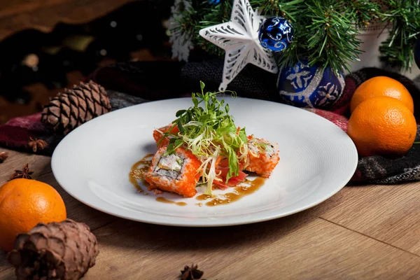 Kırmızı havyar ve Yeşiller, yılbaşı menüsü ile rulo