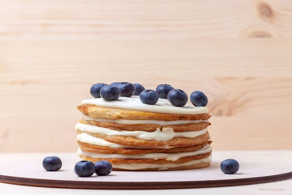 Cupcakes, ekşi krema kek yabani çilek ile