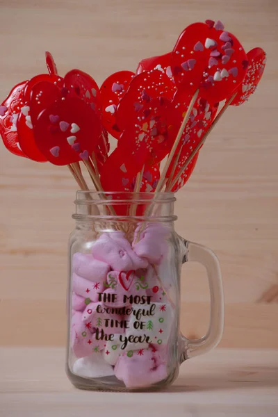 Kırmızı lideny, karamel, tatlı bir sopa