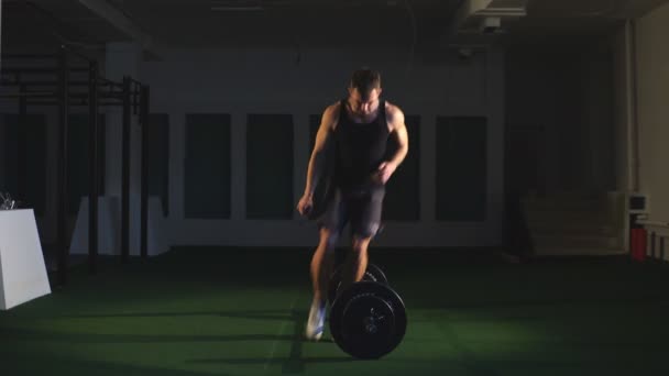 Idrottare som tränar på gym - Funktionell träning — Stockvideo