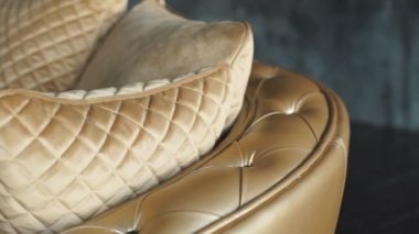 zarif altın deri dokulu arka plan ve tasarım düğmeleri ve.