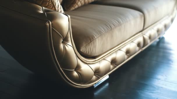 Luxusní zlaté pohovka v moderní podkroví