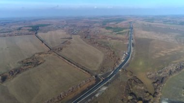 Alanları arasında bir yol havadan görünümü
