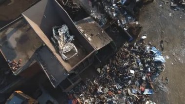 Endüstriyel vinç pençe metal geri dönüşüm eski araba kapma