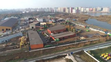 Metal geri kazanım tesisi, dron görünümünde hurda avluya