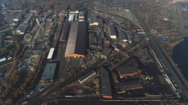 Metal geri kazanım tesisi, dron görünümünde hurda avluya