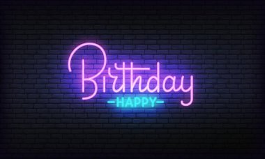 Happy Birthday neon banner vektör şablonu. Doğum günü kutlaması için parlayan gece parlak yazı işareti