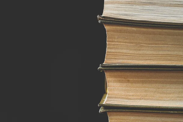Nahaufnahme Vertikalen Stapel Von Büchern Hintergrund Mit Copyspace Getönt — Stockfoto