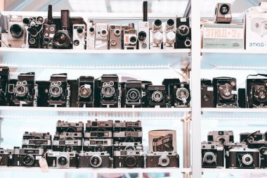 Beyaz raf tam eski vintage fotoğraf makinesi. Russia.April, 24, 2018