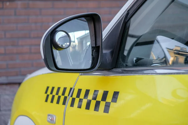 Rear View Mirror Yellow Taxi Cab — Stock Photo, Image