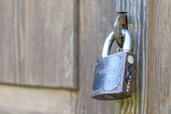 Primo Piano Della Serratura Sulla Porta Legno — Foto Stock