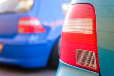 Lüks mavi araba Far yakın çekim. Pahalı, spor otomatik kavramı. Ayarlama kavramı. Modern prestijli otomobil Far.