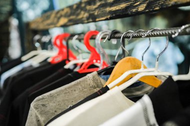 İkinci el elbise askıları