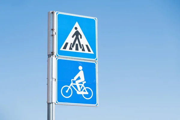 Projevem Přechod Pro Chodce Zóny Cyklistické Cesty Pozadí Modré Oblohy — Stock fotografie