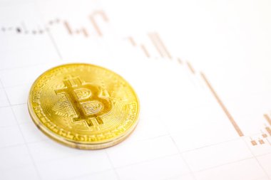 Bitcoin sikke parlama ile grafik üzerinde. Cryptocurrency başarısı.