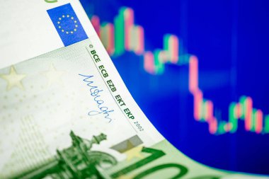Euro yıkılmasından kavramı. 100 euro fatura mavi grafiği.