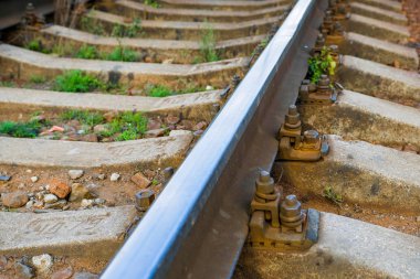 Elektrikli trenler için modern demiryolu