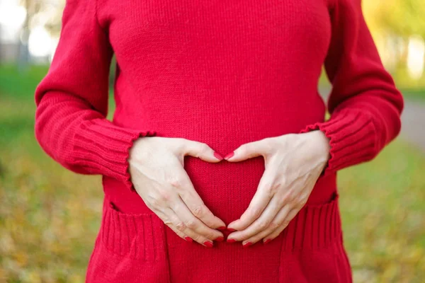 Pregnant Girl Dressed Red Sweater Street Makes Symbol Love Folding — Stock Photo, Image