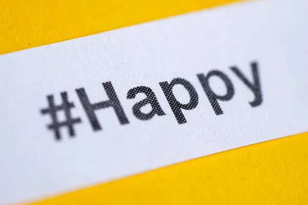 Populaire Hashtag Happy Gedrukt Wit Vel Papier Een Gele Achtergrond — Stockfoto