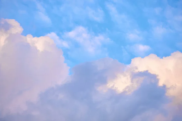 Mooie Wolken Met Getint Blauw Violet Lucht — Stockfoto