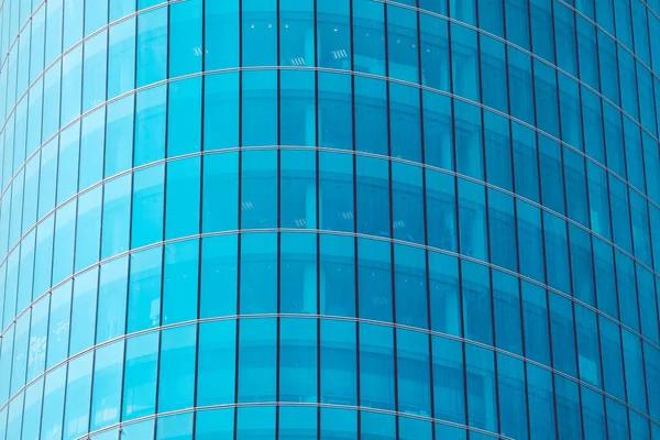 Nowoczesna Fasada Drapacza Chmur Wykonana Szklanych Okien Niebieskim Odcieniem — Zdjęcie stockowe
