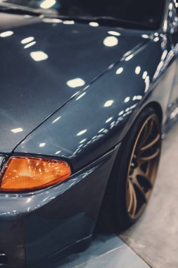 Rusya, St.Petersburg - 27 Temmuz 2019: Bir spor arabanın far manzarası.