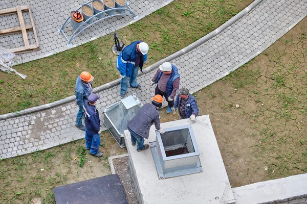 Russia Petersburg May 2020 Builders Install Ventilation — Stock Photo, Image