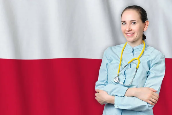 フラグを背景に医師とポーランドの医療概念の共和国 医療保険 国内での仕事や研究 — ストック写真