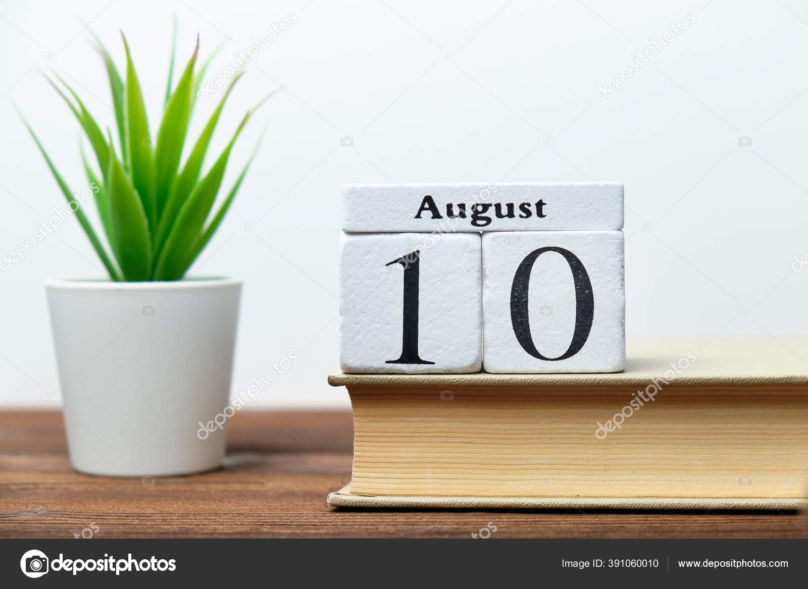 8月10日至10月10日木块日历概念 图库照片 C Gesrey 8月10日至10月10日木块日历概念 图库照片 C Gesrey