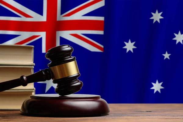 Justice Court Concept Commonwealth Australia Juez Martillo Sobre Fondo Bandera — Foto de Stock