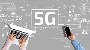 Gri arkaplanda soyut grafiklere sahip 5G ağ kavramı.