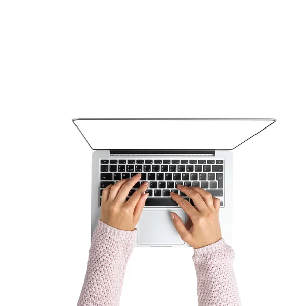 Kobiece Ręce Laptopie Górnym Widokiem Białym Tłem Odizolowany Izolacja — Zdjęcie stockowe