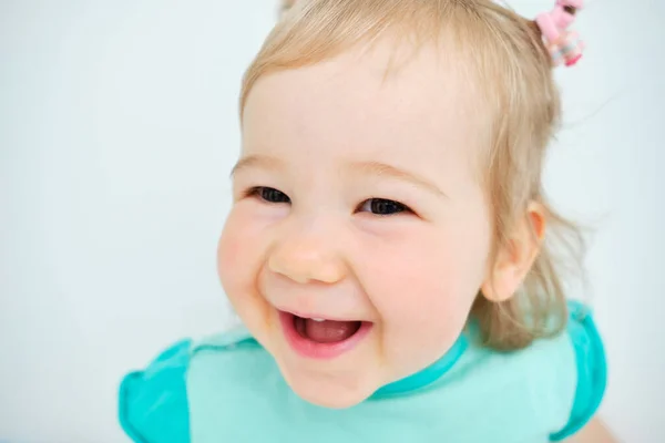 Retrato Bebê Feliz Sorridente Perto — Fotografia de Stock