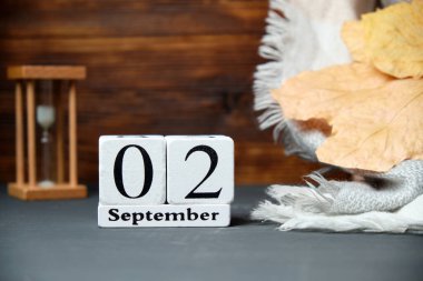 Sonbahar ayının ikinci günü takvim Eylül.