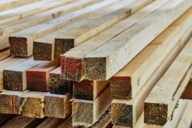 Makineli tahta çubuklardan yapılmış yapı malzemesi.