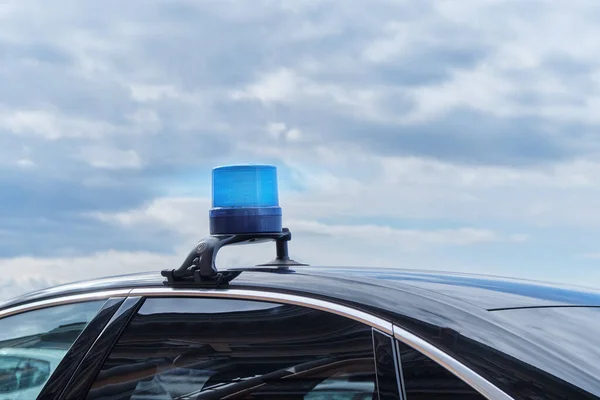 空を背景に車の特別なセキュリティ信号 — ストック写真