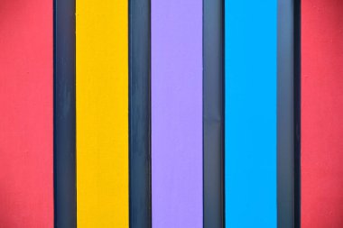 Boyanmış renkli tahtalarla ahşap zemin. Kapatın..