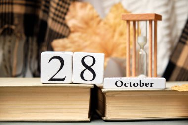 Sonbahar ayının 28. günü takvim Ekim.